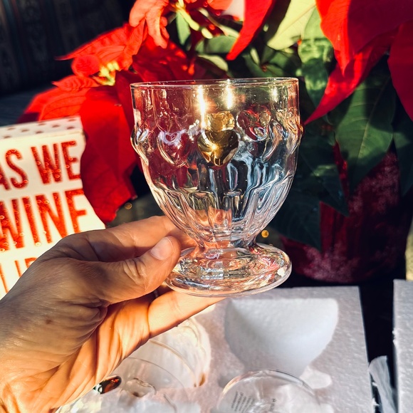 NIB Set of 4 Anthropologie Clara Heart Icon Goblets - Picture 6 of 6